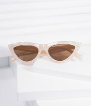 Load image into Gallery viewer, 1950s Iridescent Cream Marble Foxy Cat Eye Sunglasses
