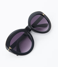 Load image into Gallery viewer, Black Retro Rounded Sunglasses

